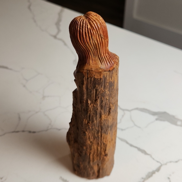 HAND CARVED WOODEN SCULPTURE OF A WOMAN SIGNED - Picture 7 of 9